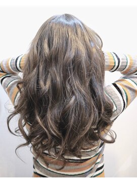 アルタイル ヘア デザイン(ALTAIR HAIR DESIGN) 【後ろ姿】王道ロング×外国人風カラーサファイアシルバー