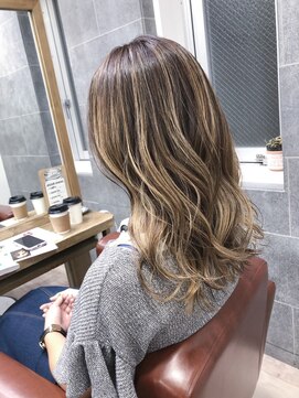 ジゼル(gisele) グレージュ×ハイライト