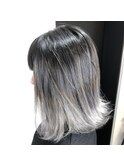根元が伸びても気にならないシルバーバレイヤージュ