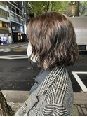 オリーブベージュと巻き髪風ボブニュアンスパーマ