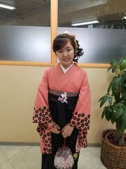 小学生の卒業式袴着付けとヘアセットです