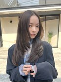 レイヤーカット　ロングヘア　ストレートヘア