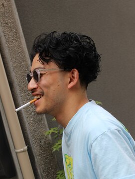 コング(KONG) ハードパーマ+テーパーフェード