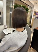 オリーブベージュカラー まとまるボブ 縮毛矯正 ストレート