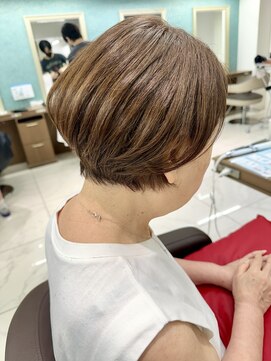 アッシュ 下北沢店(Ash) 白髪ぼかしカラーのショートボブ