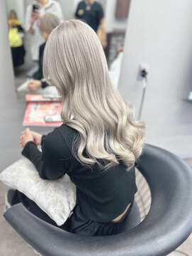 エミーバイモアムー(Emmie byMoremuu) ハイトーンホワイトベージュ