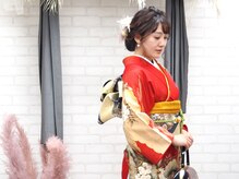 【 レンタルの流れ　STEP 3 】　レンタル当日は、ご予約時間に衣装の受け取りやヘアメイクにお越しください