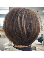 美容室ファンタジー 大人女性の丸みショートボブ