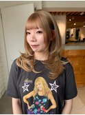 ベージュ