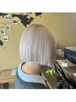 ナンバーフォーナチュラル 戸祭(NO4 natural)&nbsp;ホワイトベージュ×ストレートボブ