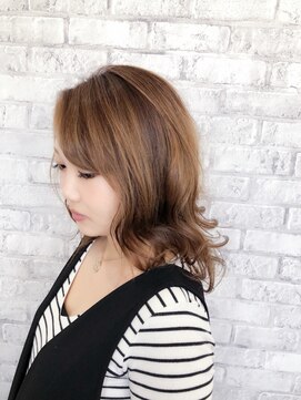 アズーリ ビューティ ワークス(AZZURRI Beauty Works) 愛されセミロング