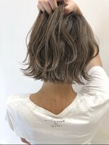 トルネード(TORNADO)&nbsp;外国人風ハイライトバレイヤージュショートボブ  グレージュ