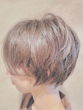 ココンフワット(coconfwat) 大人キレイな小顔襟足スッキリショートボブ　30代40代50代