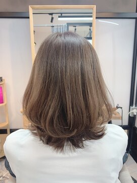 イーラ(era) こなれミディ　マロンベージュ　艶カラー　/era