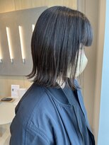 シダ(sida SAIIN) 20代30代肩上外ハネ切りっぱなしボブ