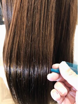 《川崎駅徒歩5分》カラーや白髪染めを繰り返しパサついた髪も、栄養や水分をしっかり閉じ込めて髪質改善。