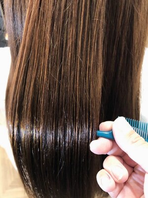 《川崎駅徒歩5分》カラーや白髪染めを繰り返しパサついた髪も、栄養や水分をしっかり閉じ込めて髪質改善。