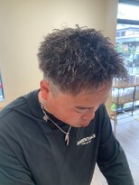 シフト(SHEEFT) 短髪アップバング刈り上げツーブロック波巻きツイストスパイラル