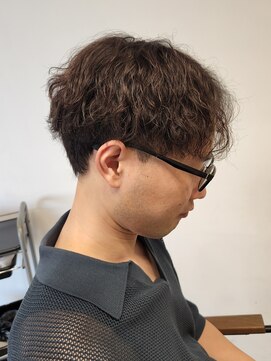 ニアウ 伊勢崎連取店(Niau) 刈り上げセンターパート波巻きツイストスパイラルパーマ