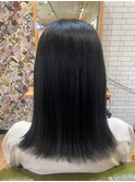 切りっぱなしボブ　ブルーブラック