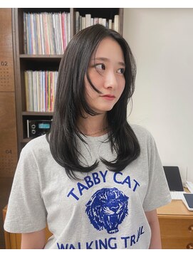 ルイス(LEWES) レイヤーカット/暗めカラー/寒色系カラー/ロングヘア