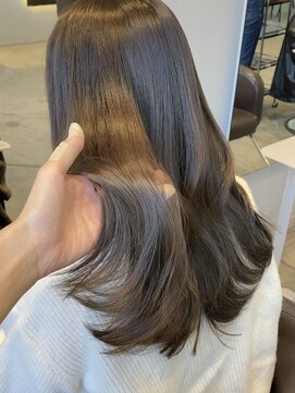 ケリーアン 太田(kelly.un) シアーグレージュ / ブリーチなしカラー / うる艶ミディ