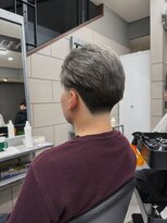 ハイセンス(HISENSE)&nbsp;テーパーフェードメンズカットバーバーヘアグレーカラー【GIA】