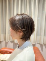 リタ(Lita)&nbsp;長めのバングの耳かけショート♪ 30代40代50代　小顔ショート