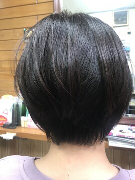 レヴィゼ 30代黒髪パーマ小顔ショート黒髪暗髪大人ショートレイヤーパーマ