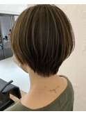すっきりショート×カーキグレージュ
