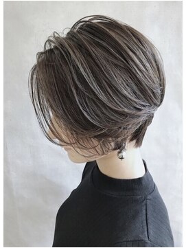 シカ 神戸三宮元町店(Cica) 大人ショート くびれショート ショートヘア バレイヤージュ 三宮