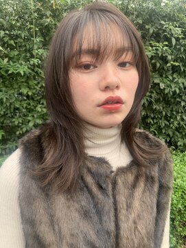 バズ(BUZZ) 顔周り小顔カット×くすみブラウン