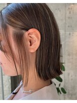 サクラ オモテサンドウ(SAKURA)&nbsp;ハイライトカラー　切りっぱなしボブ　ミニボブ　表参道