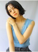暗髪 抜け感 前下がりボブ