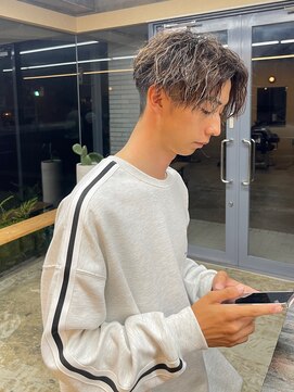 ナウ(now) センターパート メッシュカラー