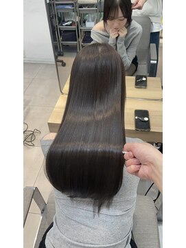 エラ(Ella) 潤ツヤ仕上げの髪質改善カラー