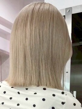 ウィコ 新宿(WICO) ホワイトミルクティー[新宿駅/外ハネボブ/ワイドバング/美髪]