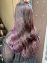 アオゾラヘアーナ ミキザカ アンド パレード(AOZORA HAIR namikizaka＆parade) イヤリングカラー カシスレッド 艶髪 くびれ巻き 20代 ブリーチ