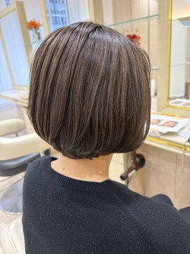 アッシュ 仙川店(Ash) 40代50代60代大人ひし形ショートボブ初白髪ぼかしハイライト