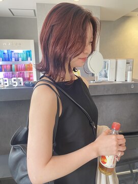 アウラ(aura) 20代30代/ナチュラルレッドカラー/ミディアムヘア