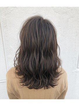 マスト ヘアー(must hair) 地毛風カラーナチュラルブラウン×立体感パーマセミディ30代40代