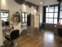 サロンドルテラ (Salon de Lutella)の雰囲気（【コロナ対策】3メートル以上間隔を取り、仕切りをしています。）