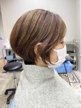 カタチバイアンジュ 長町南店(katachi byAnge) 【katachi】白髪ぼかしハイライトカラー×大人ショートボブ