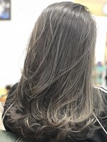 カットワークススリックバイフェローズ(CUT WORKS SLICK by fellows)&nbsp;外国人風王道アッシュグレー×グラデーション