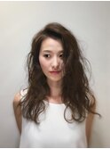 ふんわりラフのレイヤーほつれウェーブ