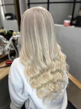 ワン(ONE) ホワイトベージュ