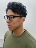 束感ショート ツーブロック ナチュラルパーマ 黒髪 ビジネス