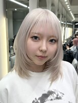 ソル ジングウマエ(SOL JINGUMAE)&nbsp;ホワイトボブ/顔まわりレイヤー/ホワイトベージュ