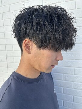 ヒュイル バイ ニアウ(Hwyl by Niau) メンズマッシュパーマ波巻スパイラルパーマニュアンスパーマ