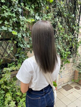 アット(at) グレージュ